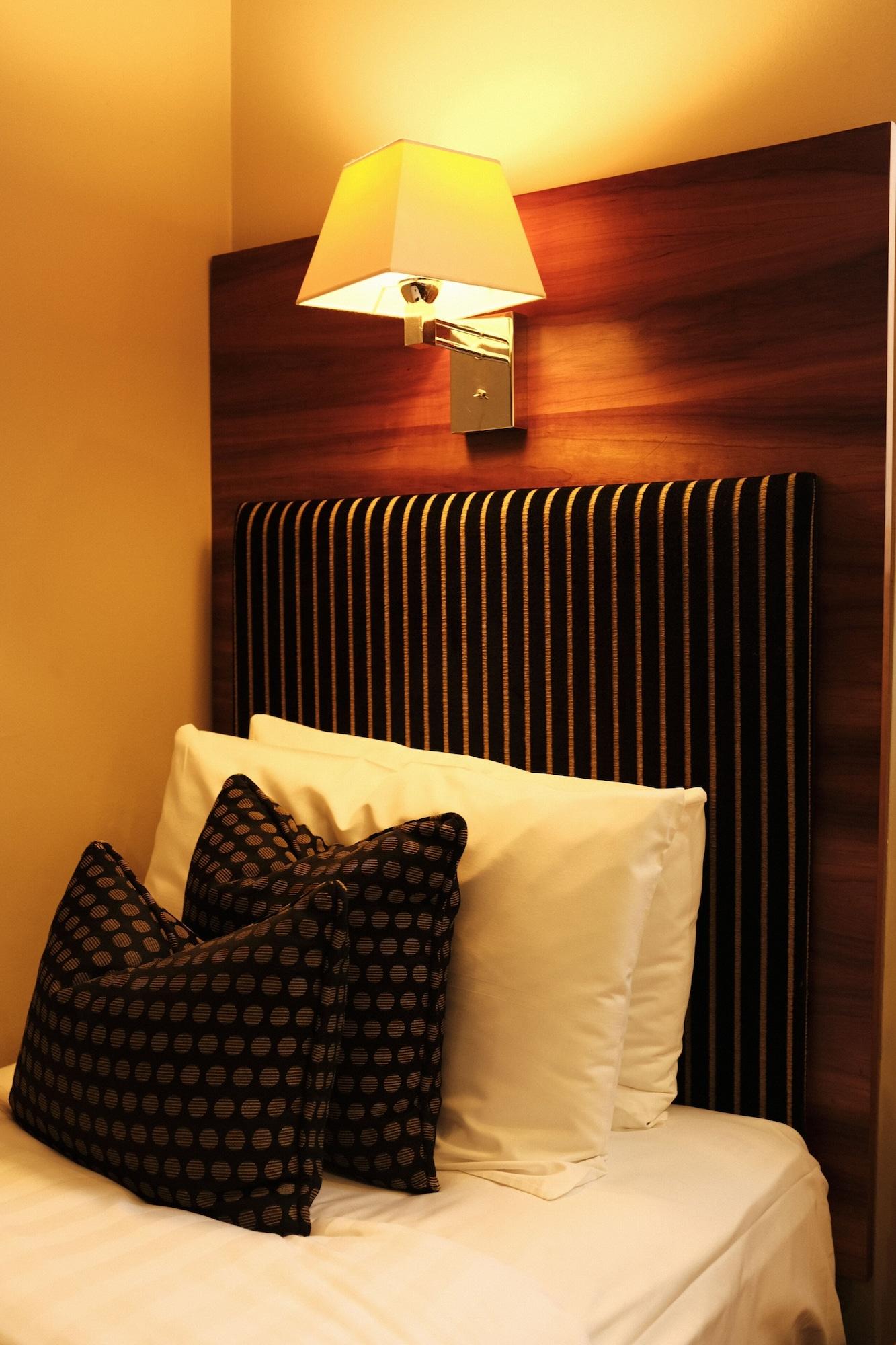 Best Western Garfield House Hotel Chryston Extérieur photo