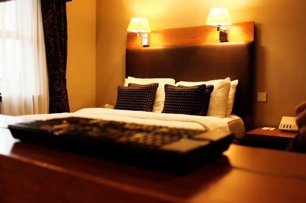 Best Western Garfield House Hotel Chryston Extérieur photo